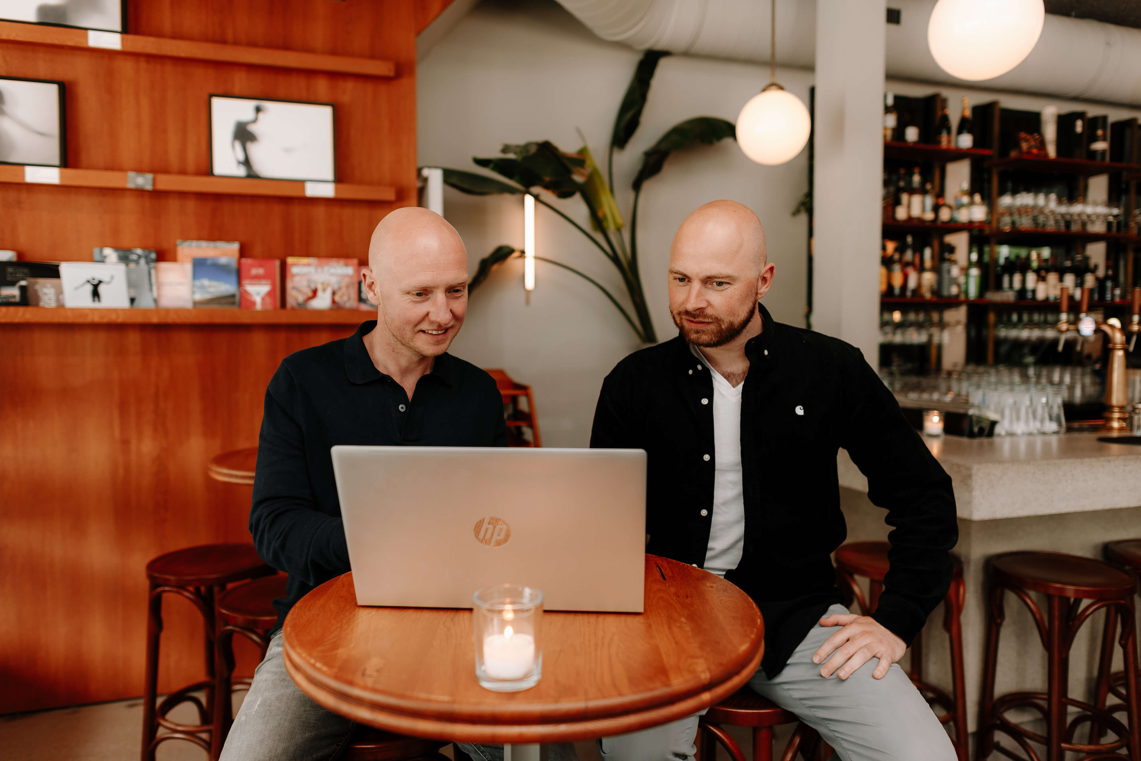employee of ibeo providing support to a customer